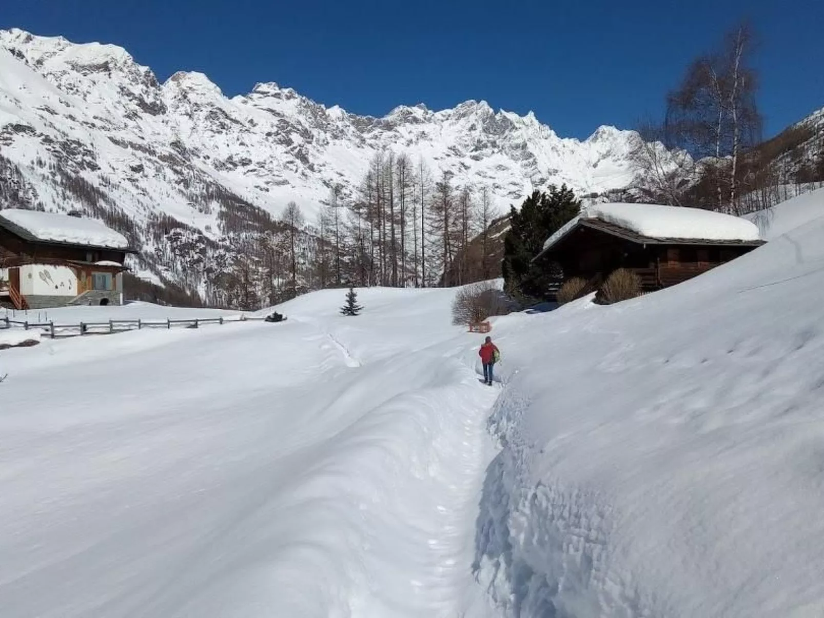 'Lo Chalet' der Balkon über dem Matterhorntal - Outside