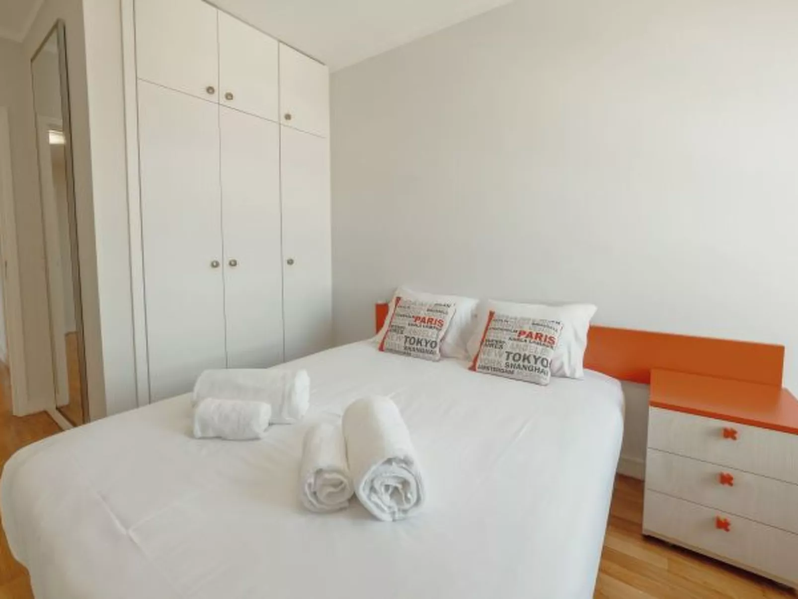 DOWNTOWN GRAND TOWER VIEW by VACATIONY - Inside