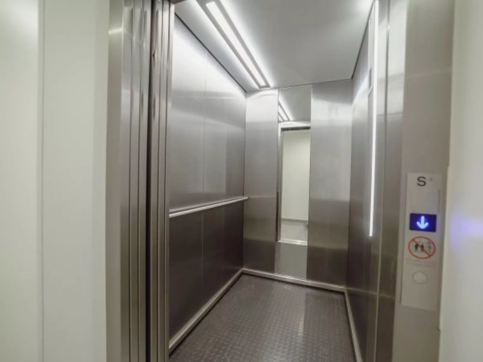 DOWNTOWN PRIME with TERRACE by VACATIONY - Inside