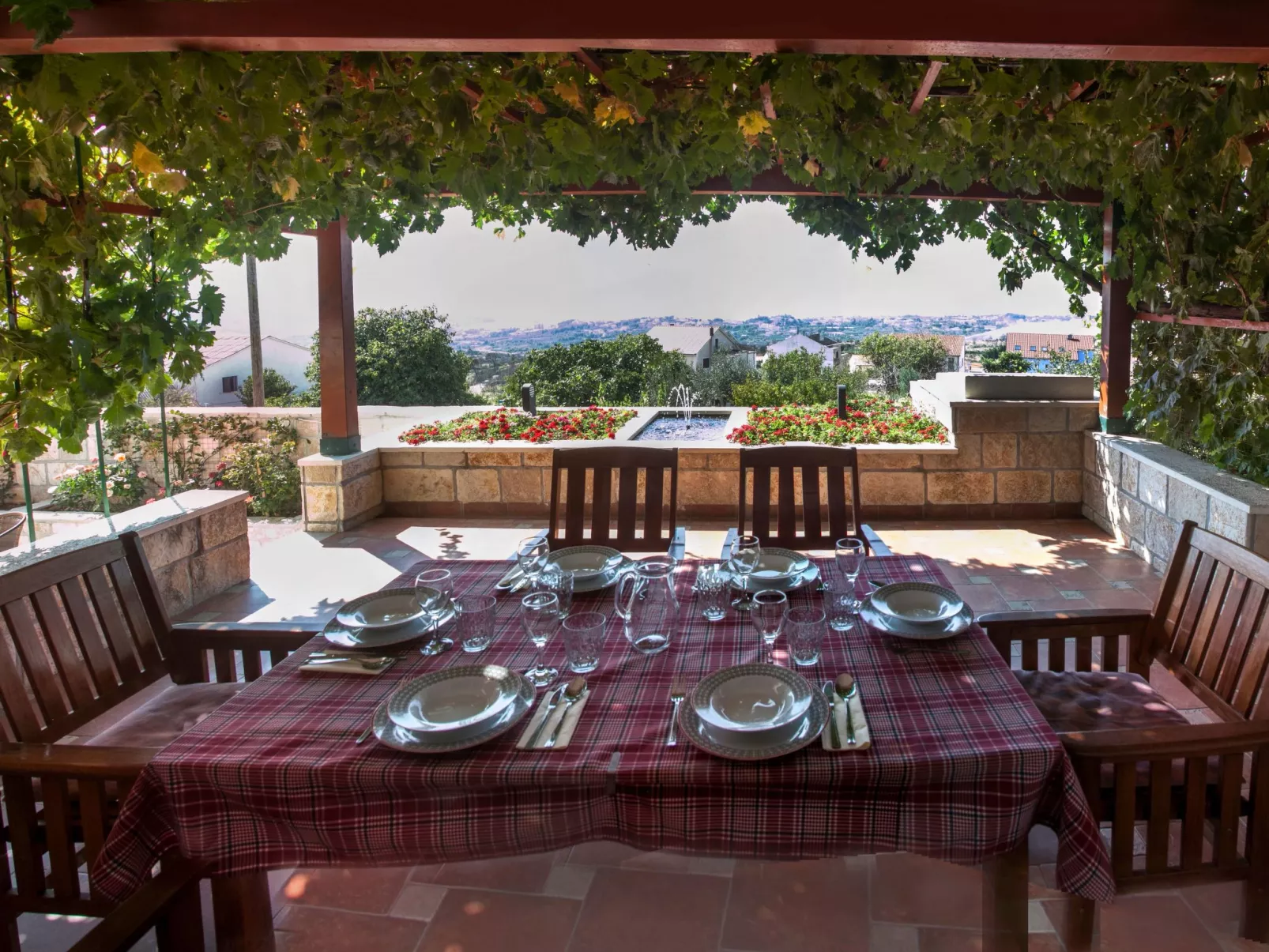 Haus in Mravince mit Whirlpool und Garten - Image-tags.info