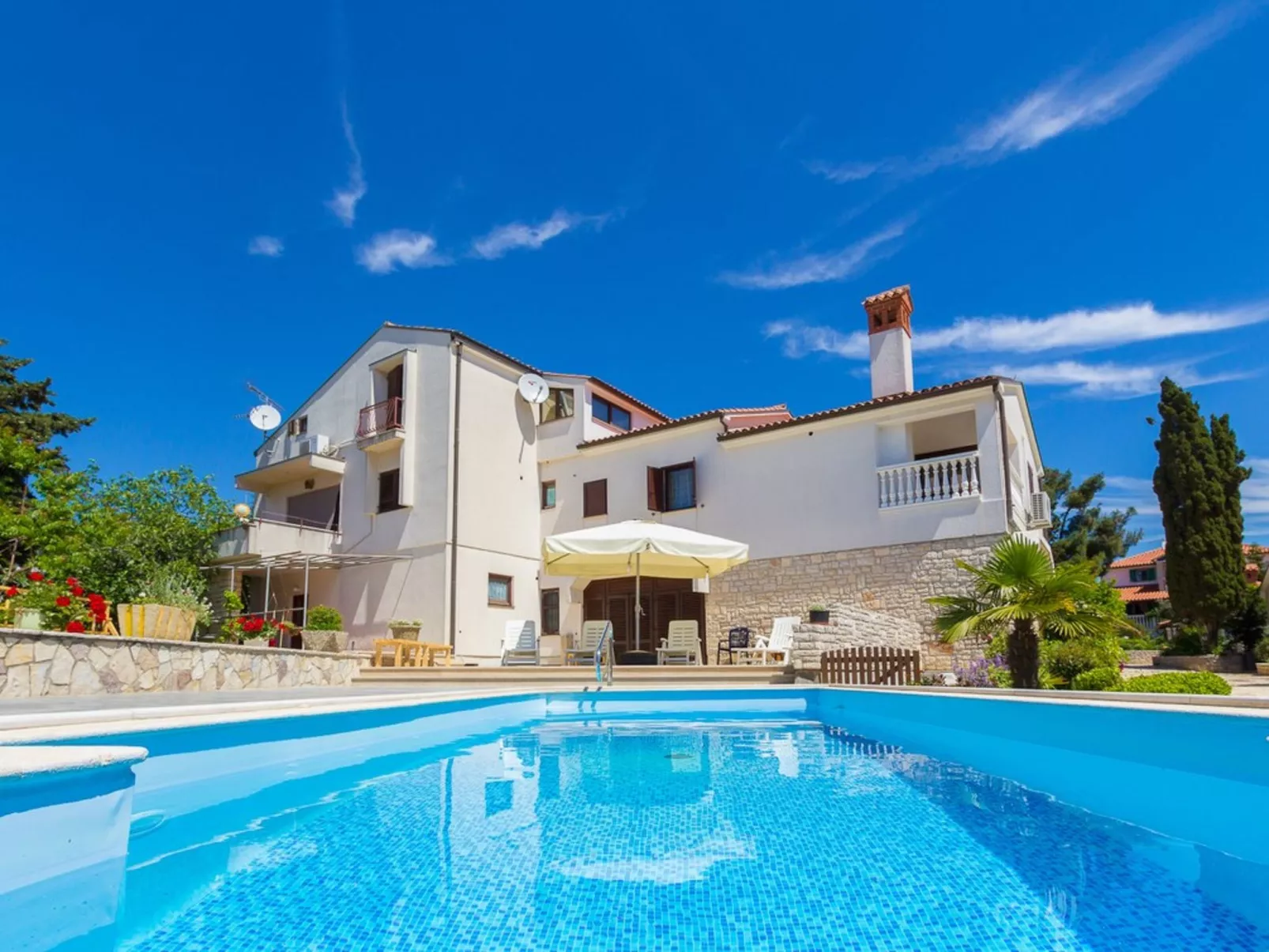 House Vjera - Draußen