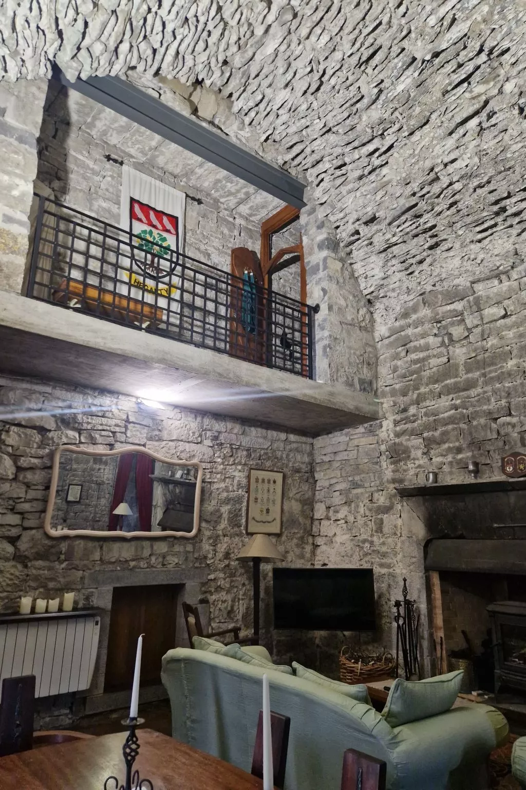 Schloss Ballindooley - Inside