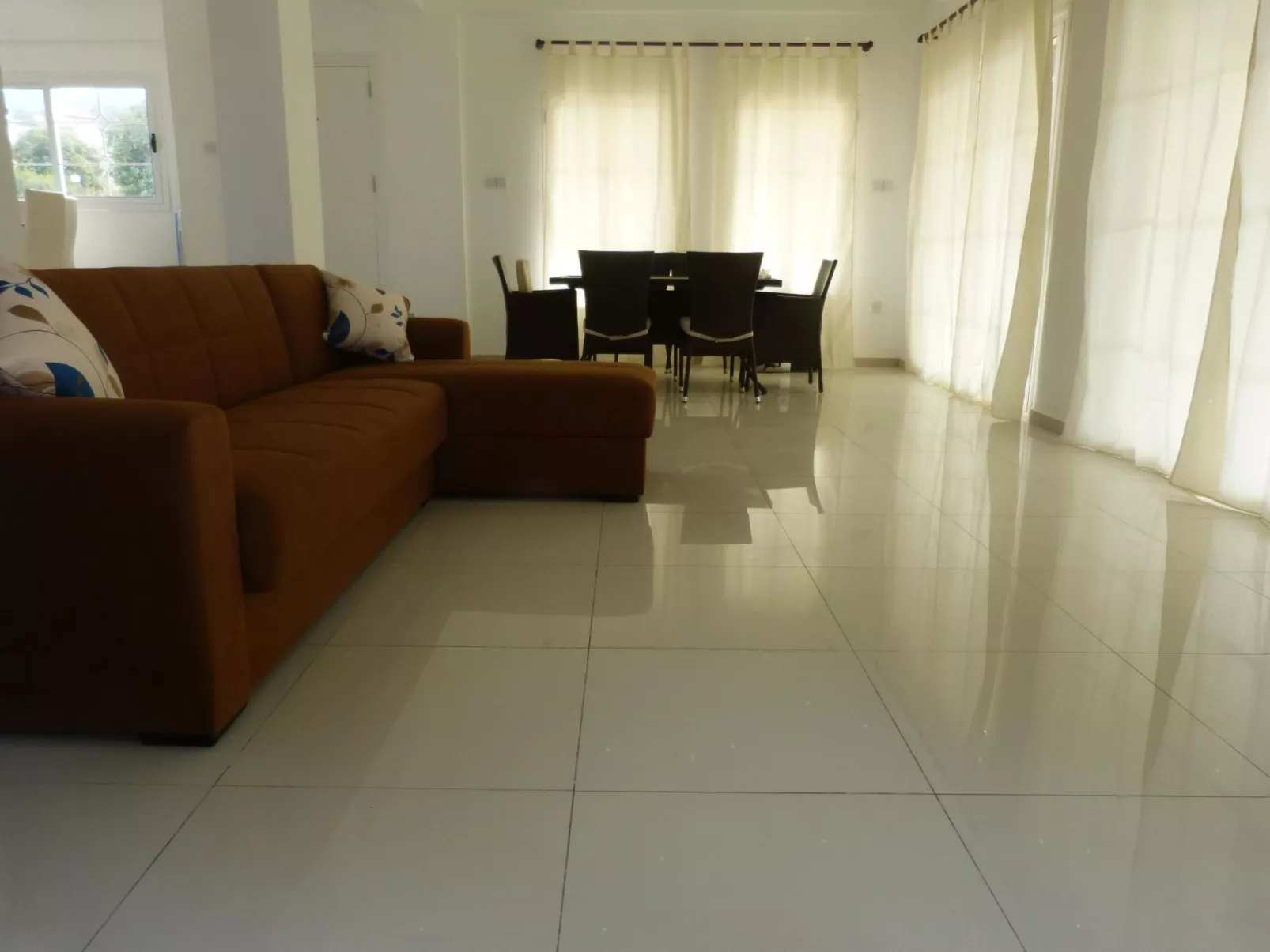 Ferienvilla mit Blick auf das Wasser - Drinnen