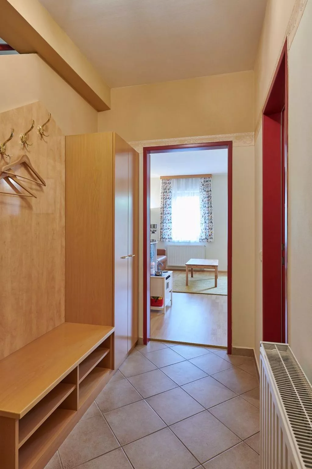 DAS BURGENNEST - Drinnen