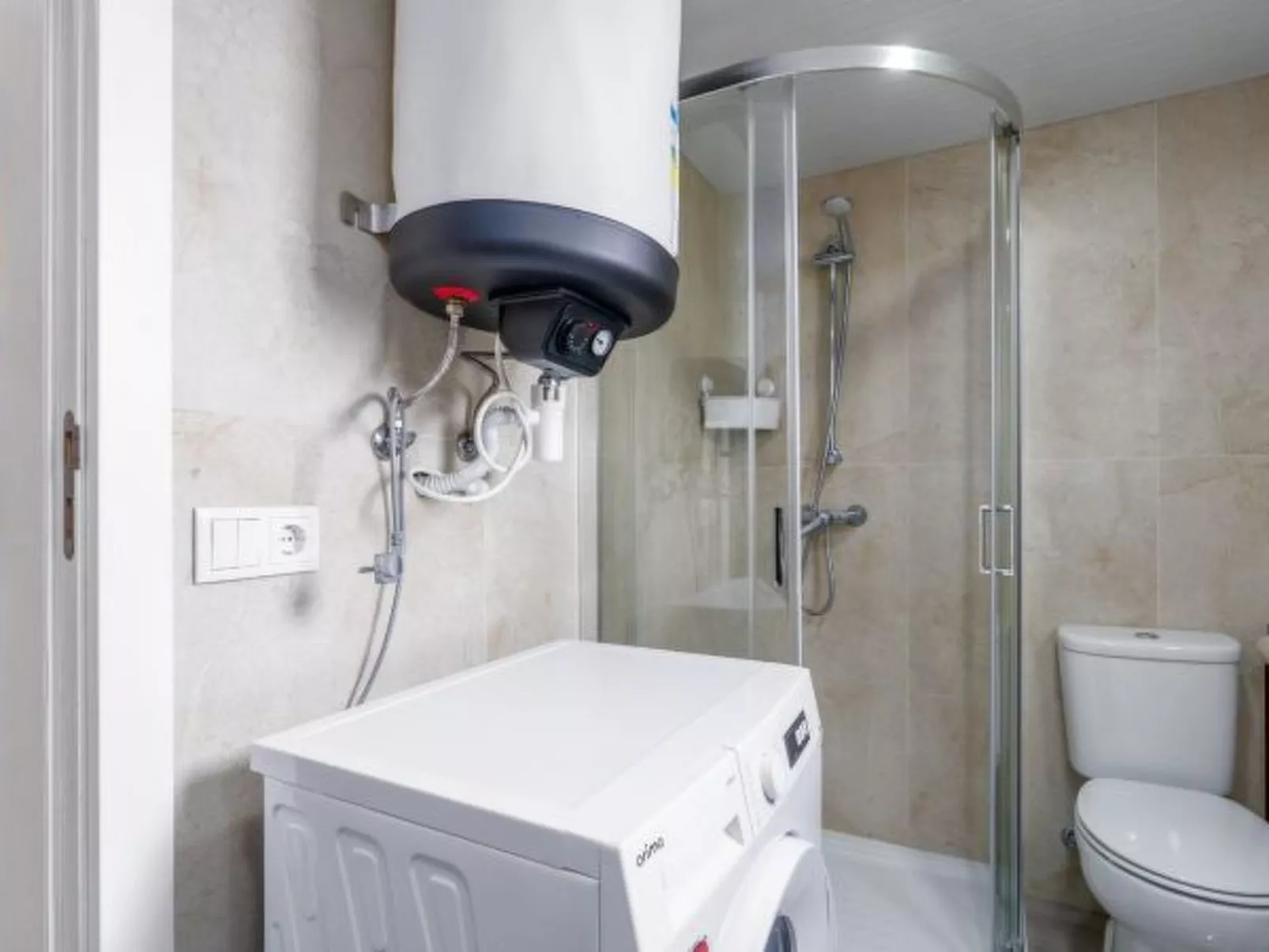 CITY CENTER COMFORT APARTMENT B by VACATIONY - Inside