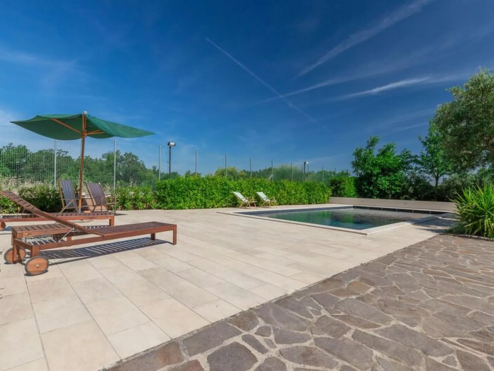 Sunrise Hill Holiday Home - Outside