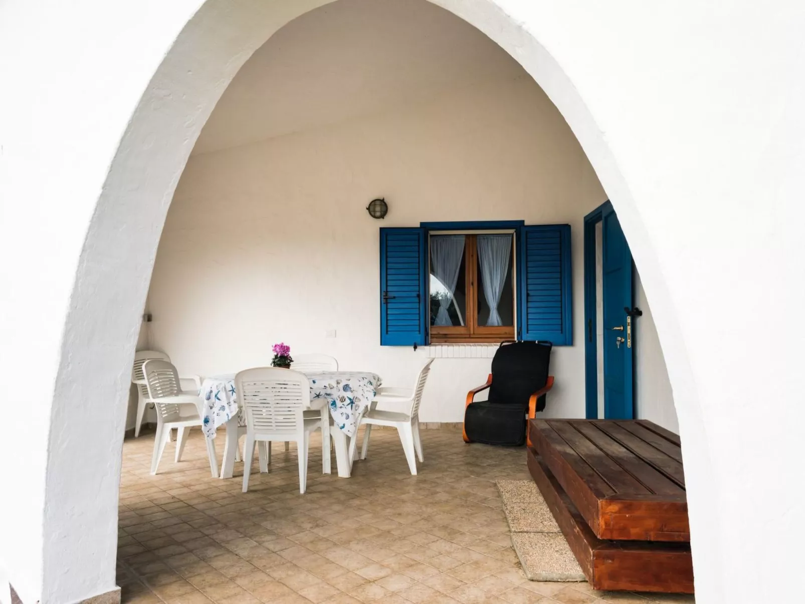 Haus in Calasetta mit Grill und Garten - Draußen