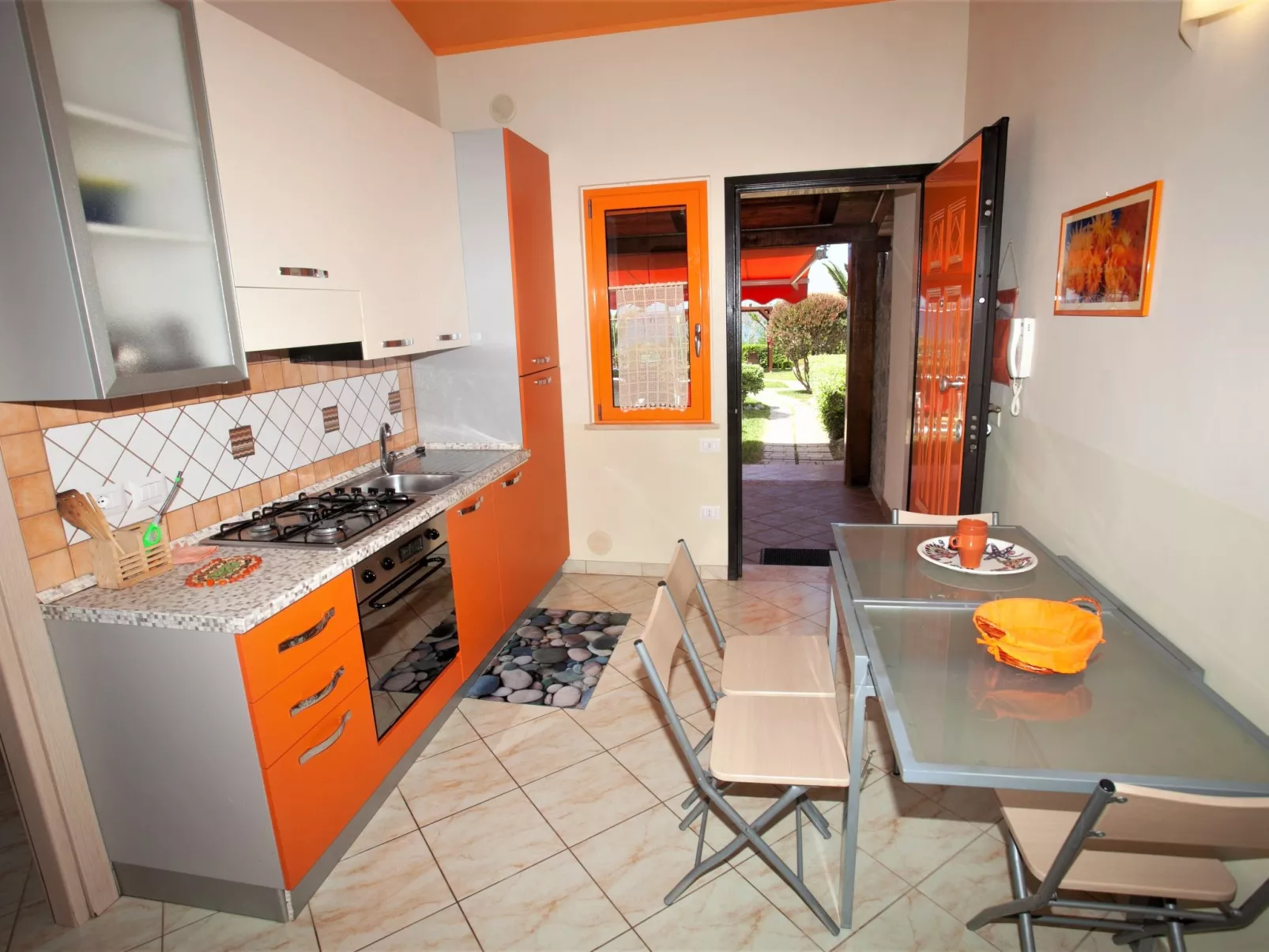 Luxus-Drei-Zimmer-Wohnungen mit großem Garten - Dedans