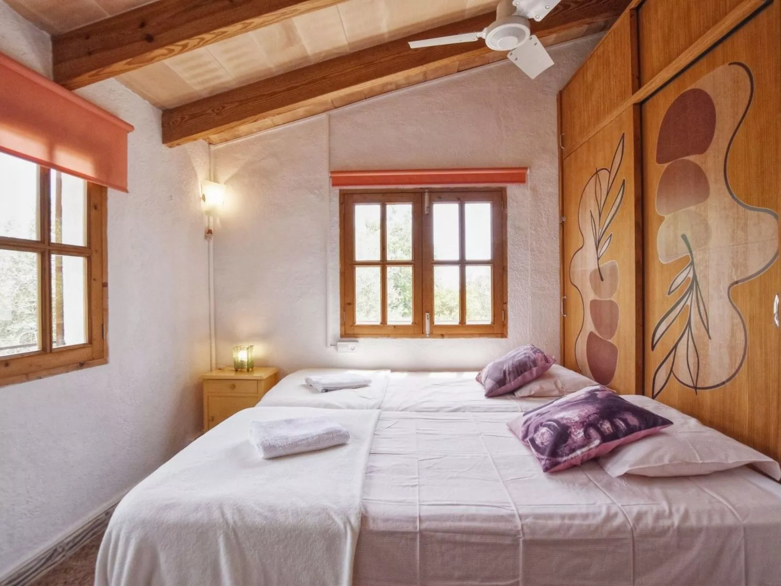 MONTSERRAT  ( SON PERETO ) - Drinnen