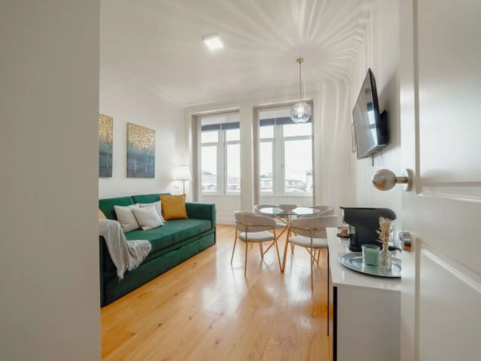 DOWNTOWN PREMIUM APARTMENT by VACATIONY - Drinnen