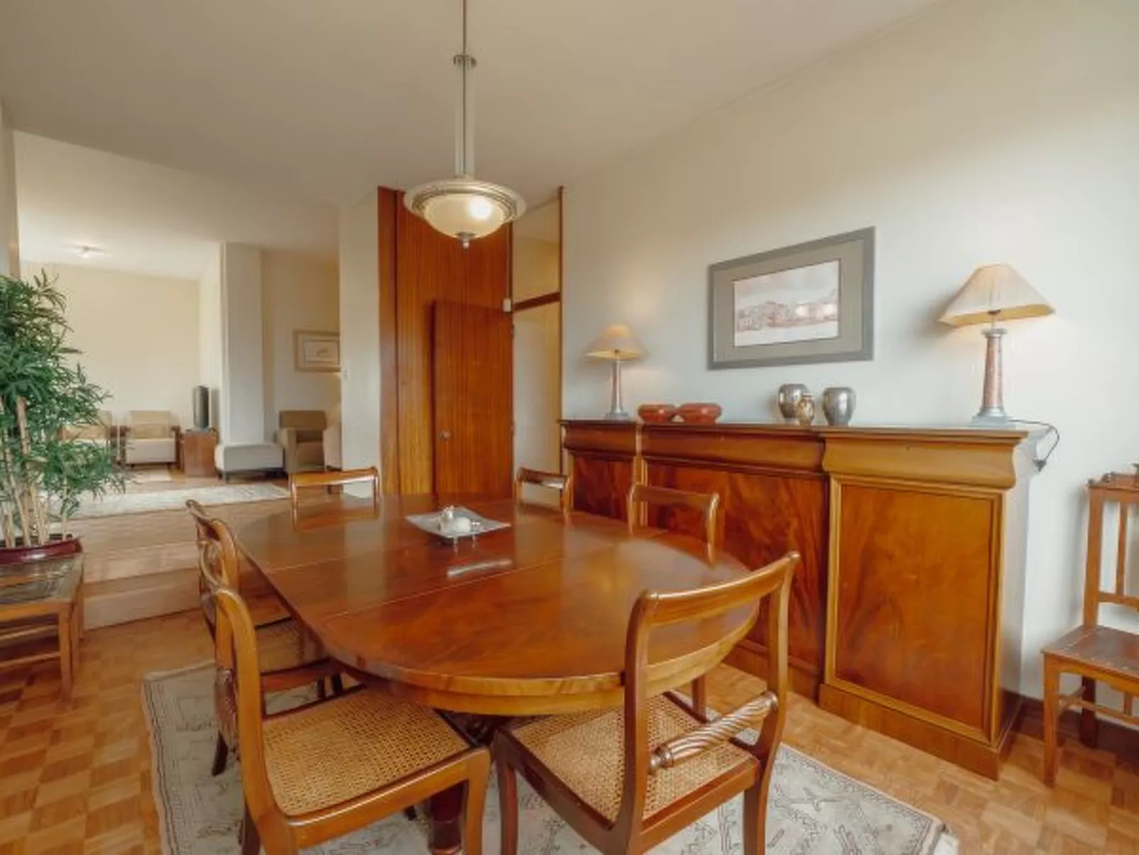 GRAND BOTANIC GARDEN APARTMENT by VACATIONY - Inside