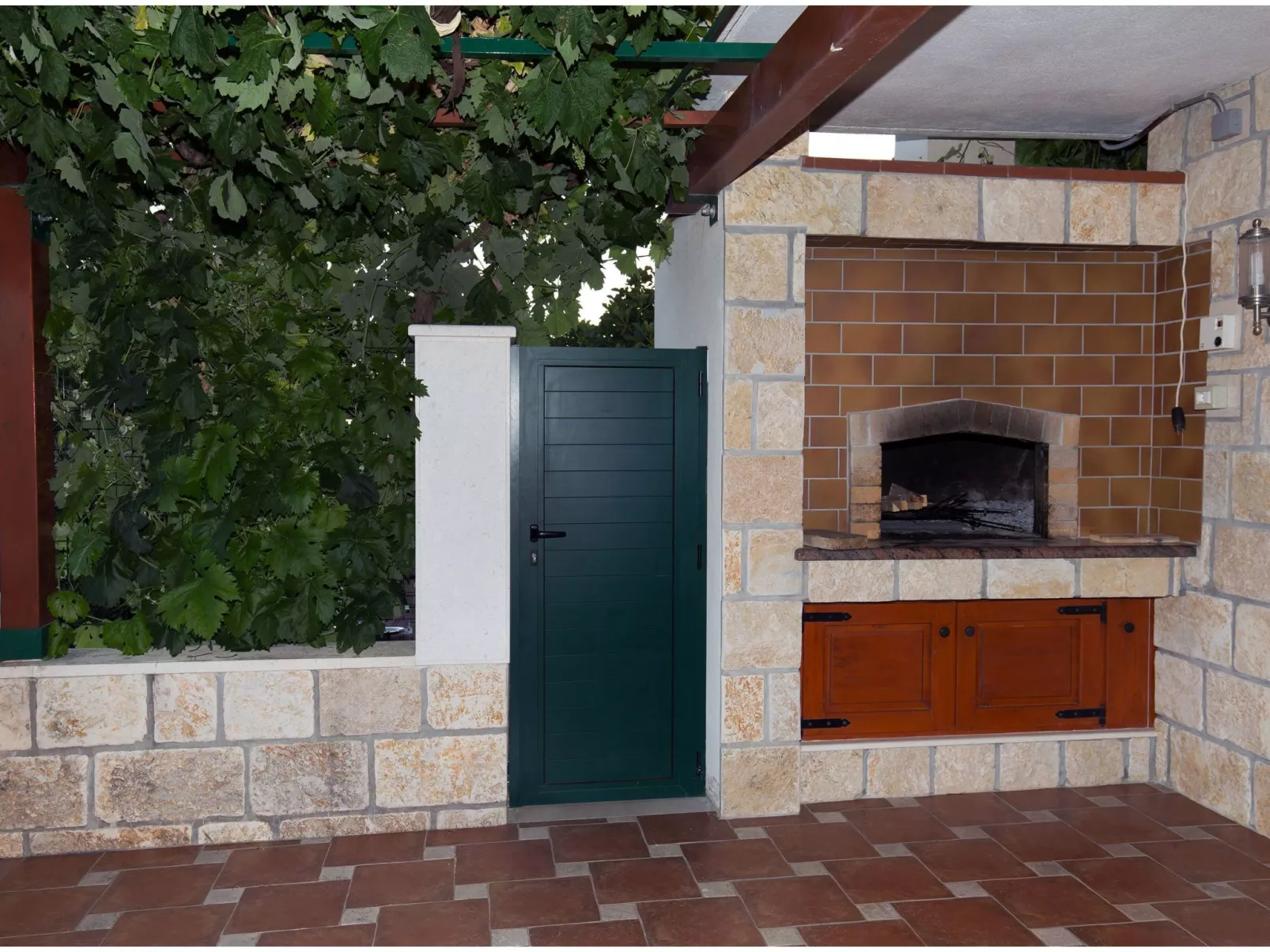 Haus in Mravince mit Whirlpool und Garten - Image-tags.info