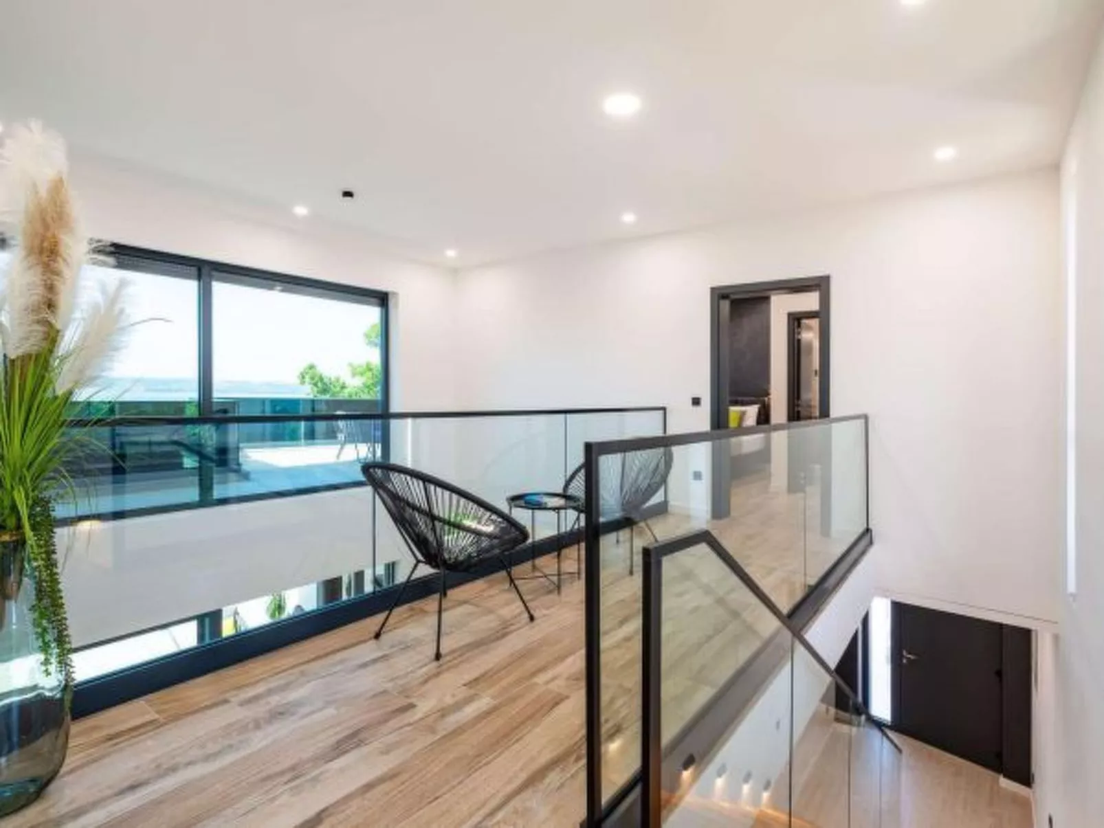 Villa Royal Hill with pool - Image-tags.info