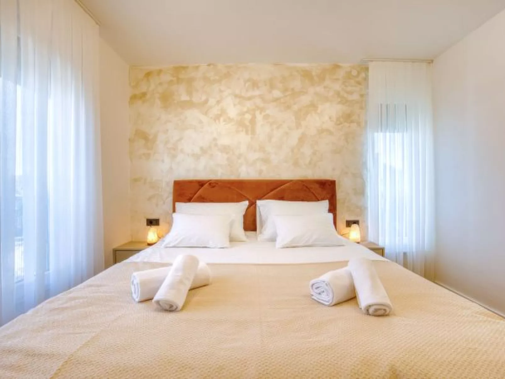 Villa Elena with two pools and spa - Image-tags.info