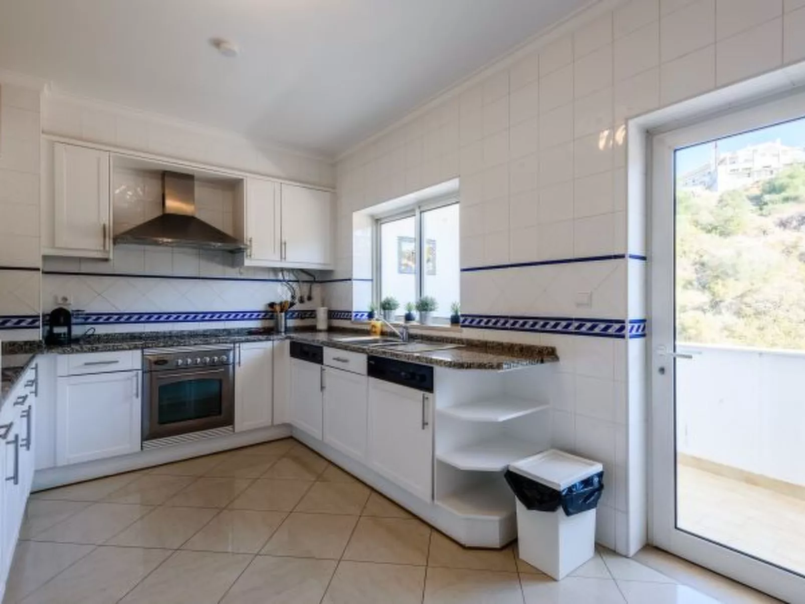 Amazing Apartment in Albufeira - Inside