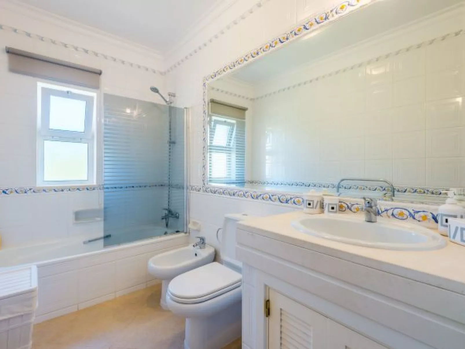 Fairviews Village - Boavista Resort in Lagos - Inside