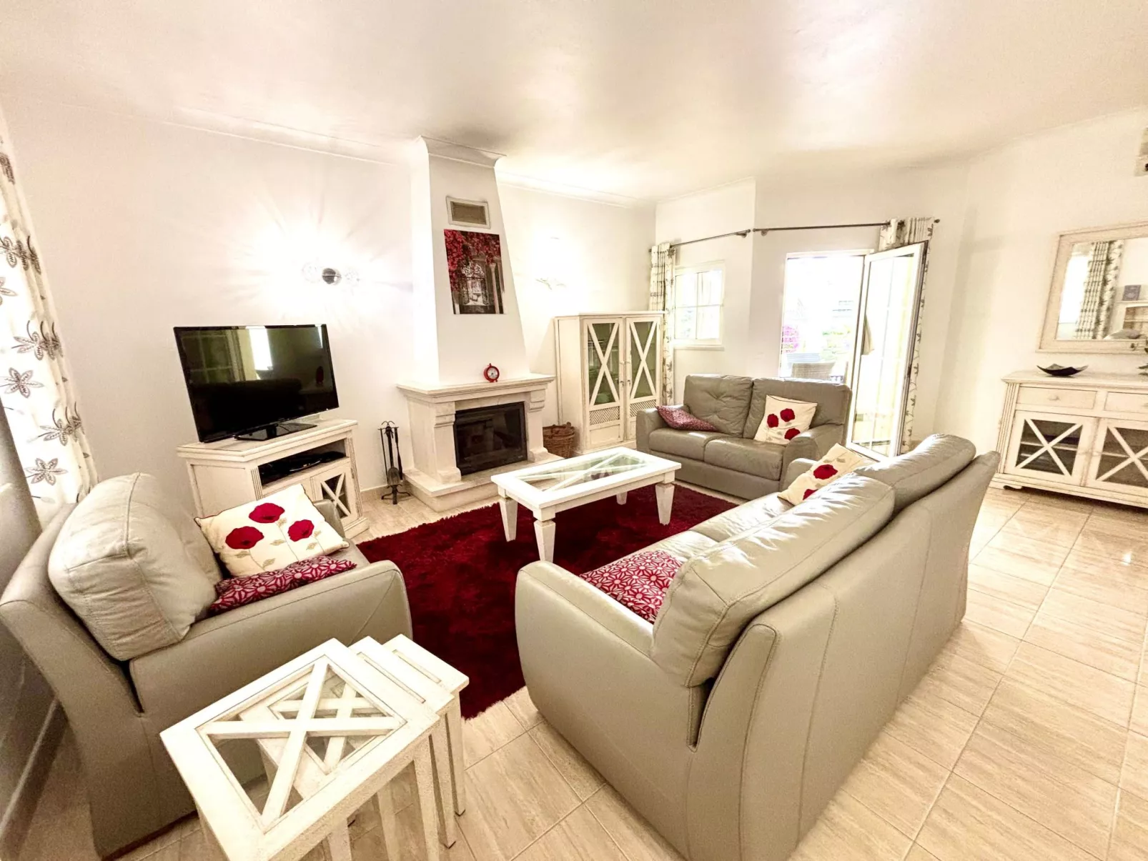 Mit beheiztem Pool - Inside