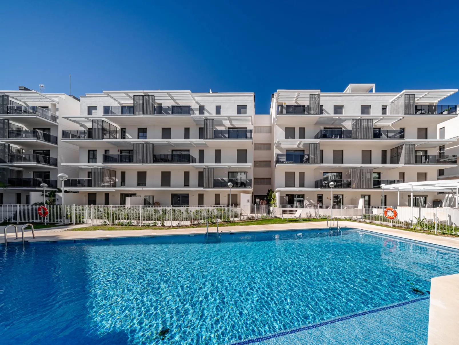 Marina Real III - Outside