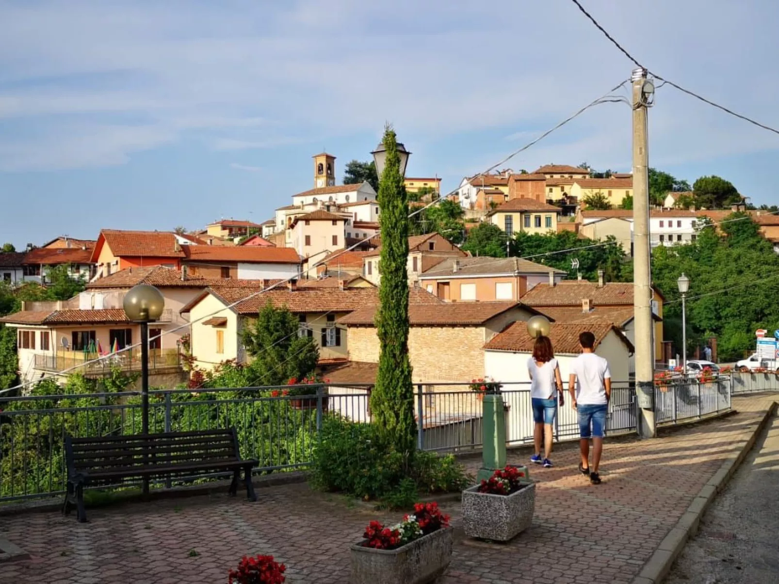 In Azzano D'asti mit Kleiner Terrasse - Image-tags.info