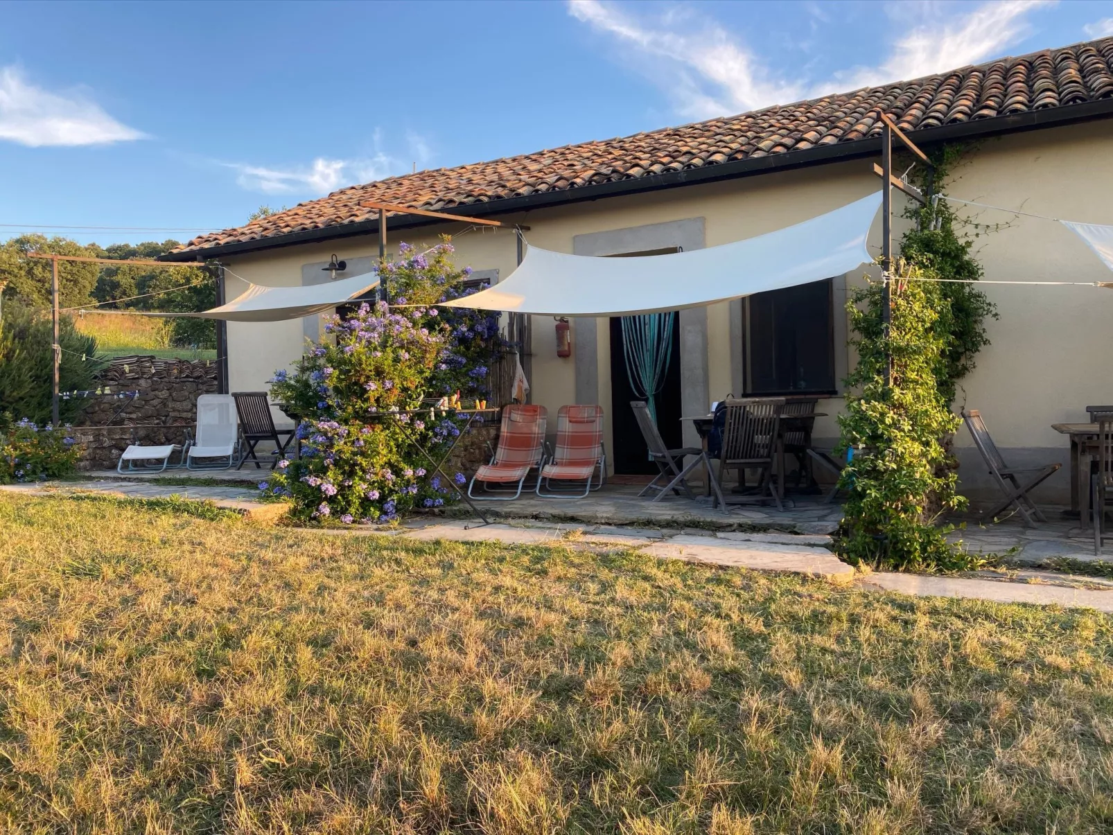 Landgut mit Blick auf das Wasser - Outside
