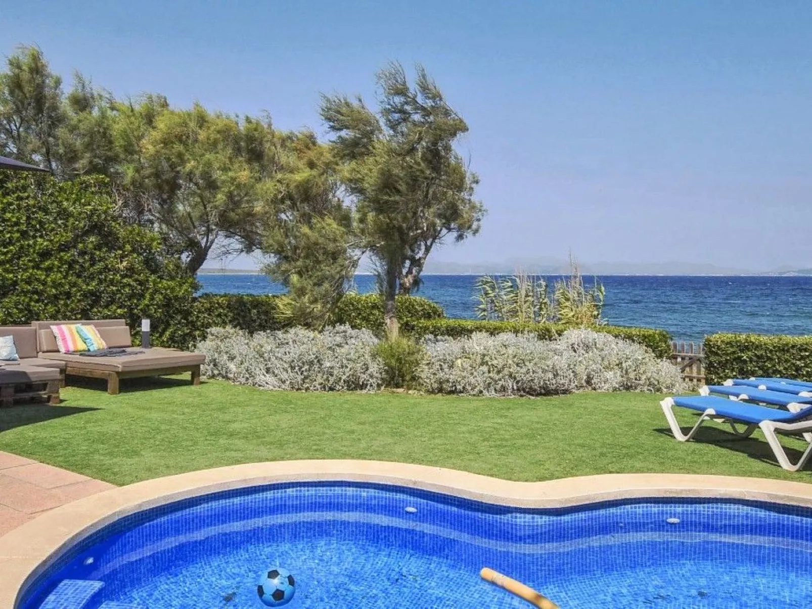 Gemütliches Ferienhaus in Urbanització S'estanyol mit Privatem Pool - Draußen