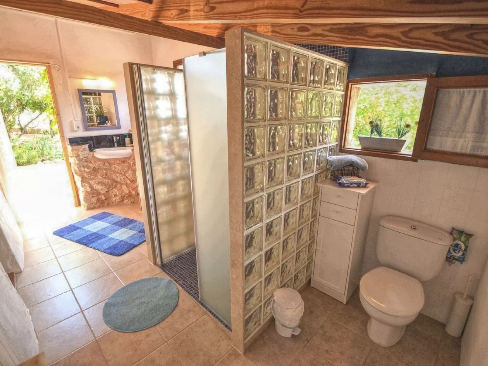 MONTSERRAT  ( SON PERETO ) - Drinnen