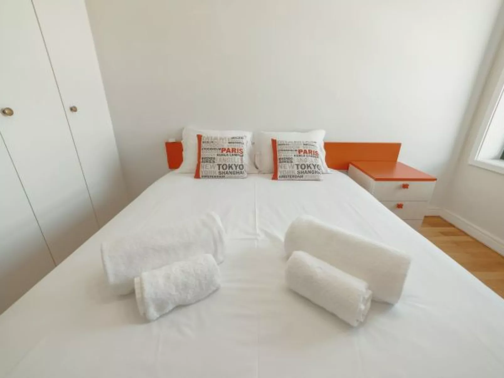 DOWNTOWN GRAND TOWER VIEW by VACATIONY - Inside