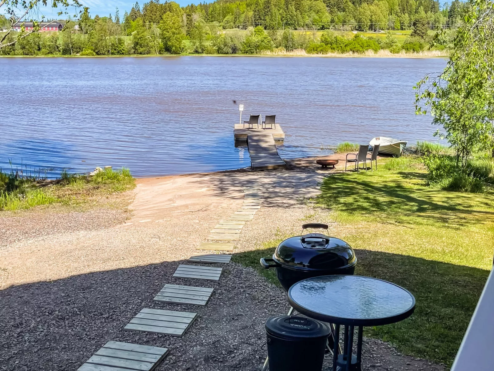 Peltosirkku - Inside