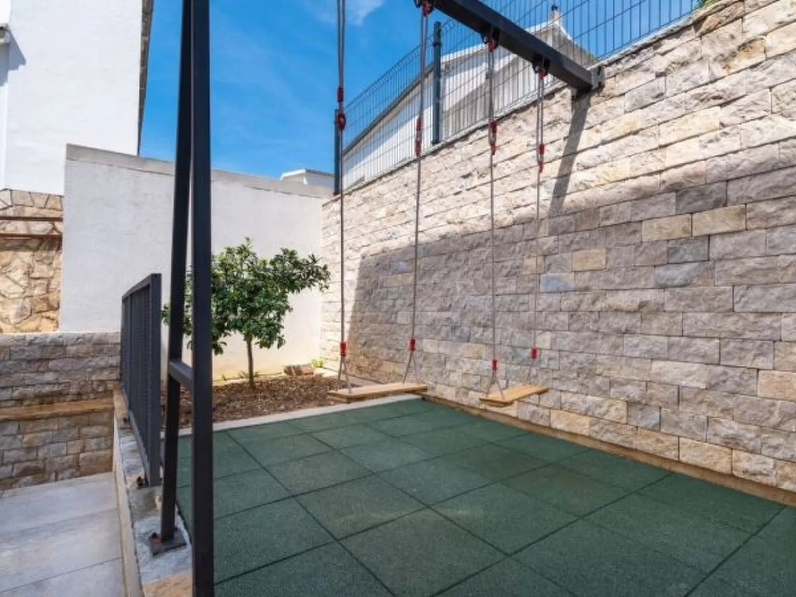 Modern Villa Futura with pool - Draußen