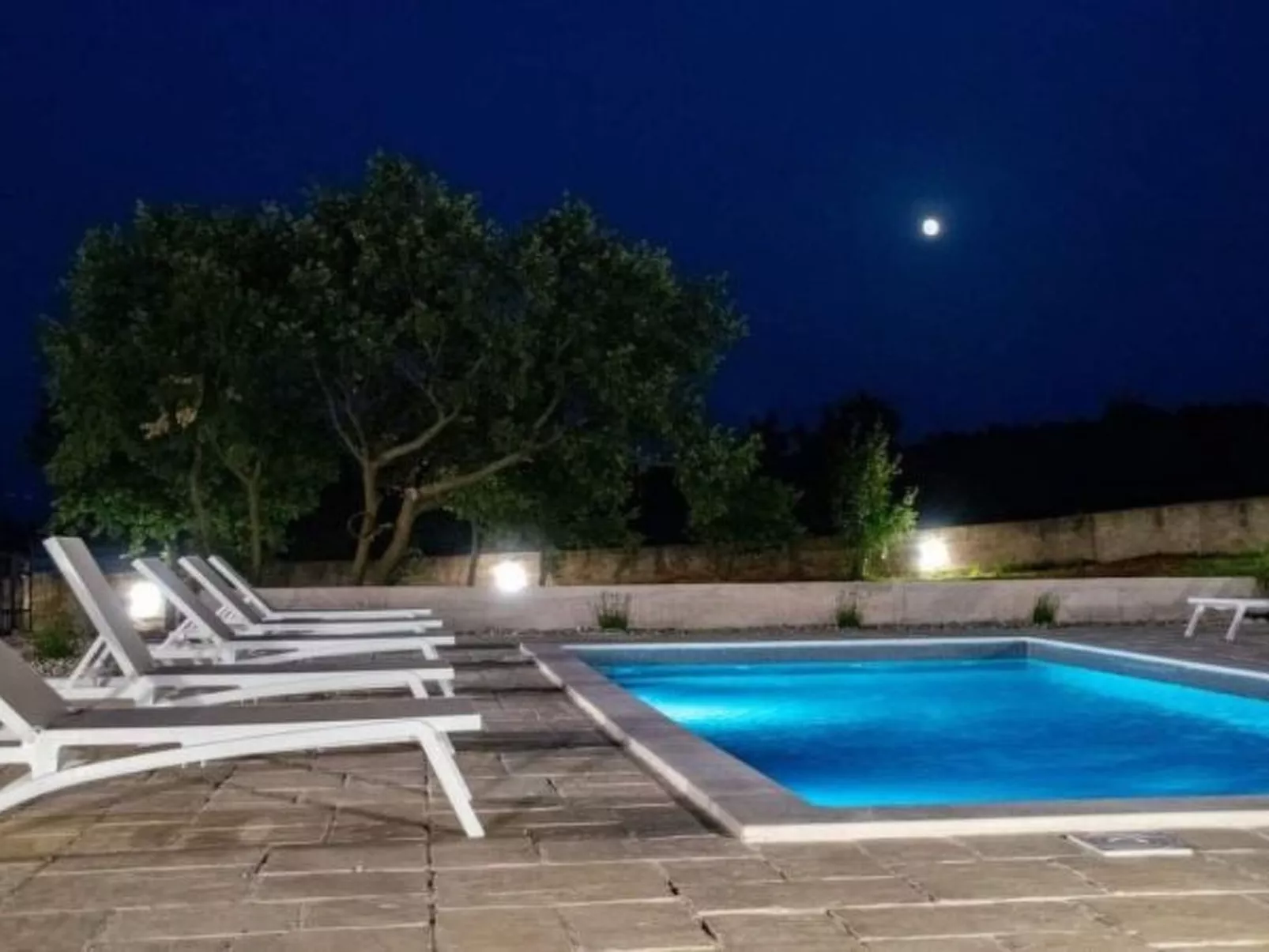 Zen Garden Villa with heated pool - Image-tags.info