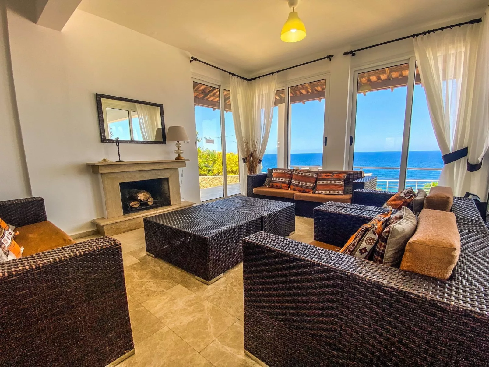 Villa "Meerblick" mit Infinity-Pool - Drinnen