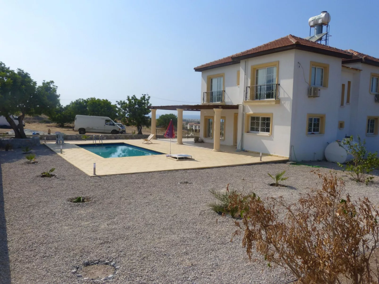 Ferienvilla mit Blick auf das Wasser - Draußen