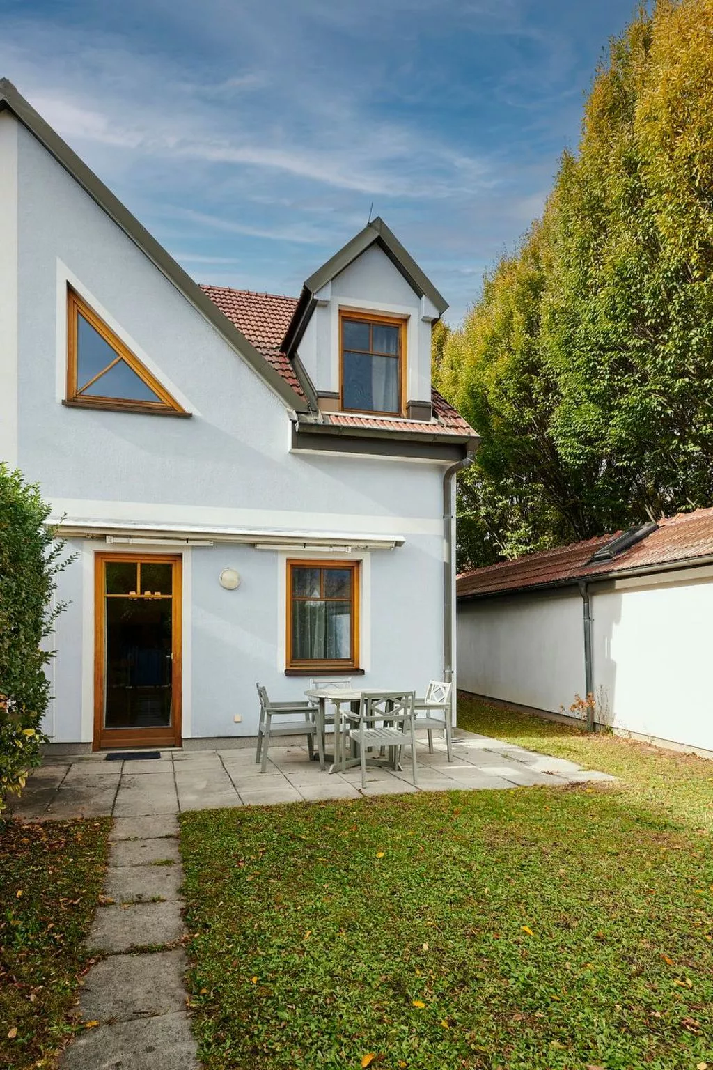 DAS BURGENNEST - Draußen