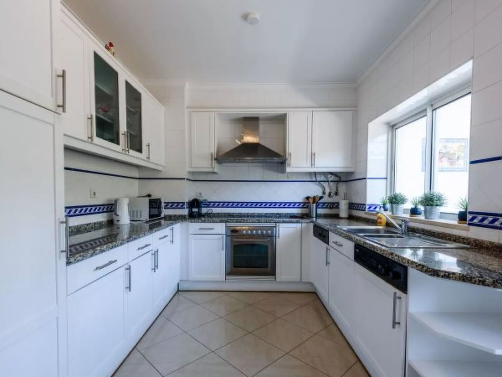 Amazing Apartment in Albufeira - Inside