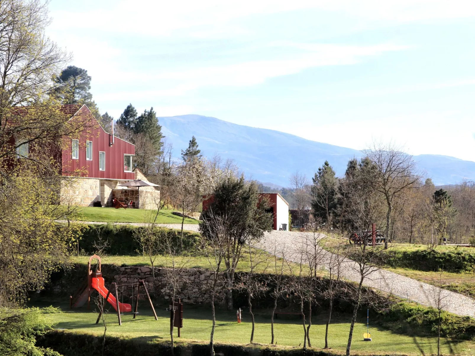 Haus in Vila Soeiro Do Chão mit privatem Parkplatz - Image-tags.info