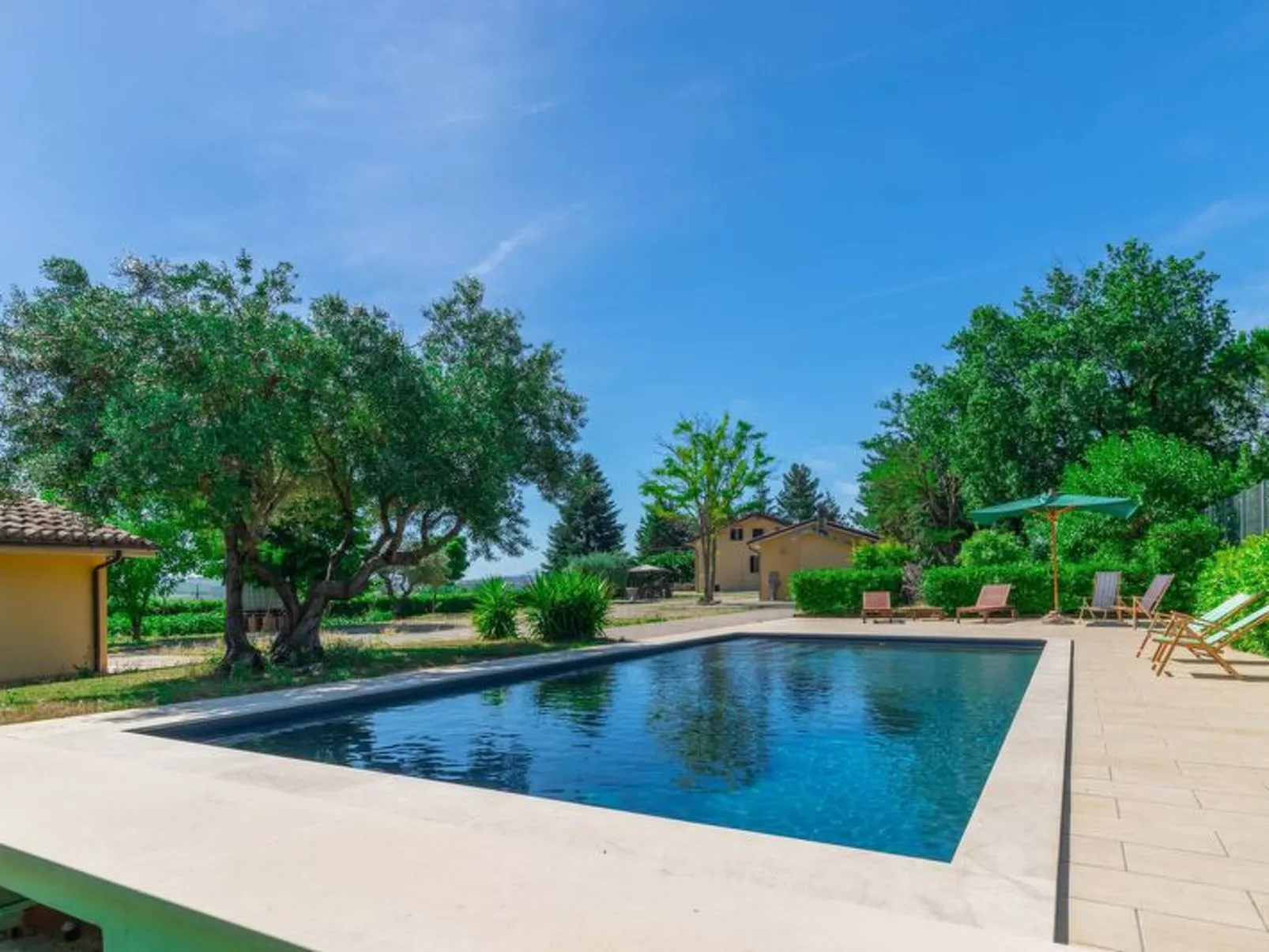 Sunrise Hill Holiday Home - Outside