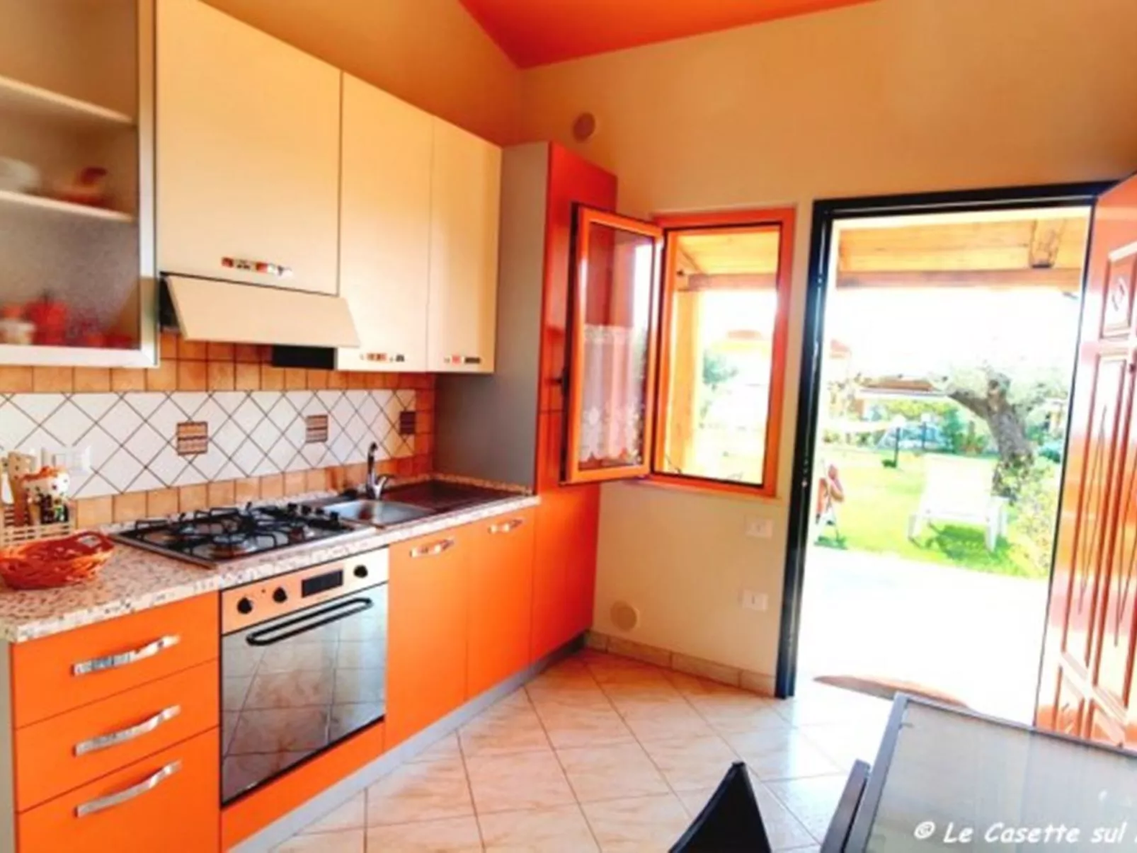 Luxus-Drei-Zimmer-Wohnungen mit großem Garten - Dedans