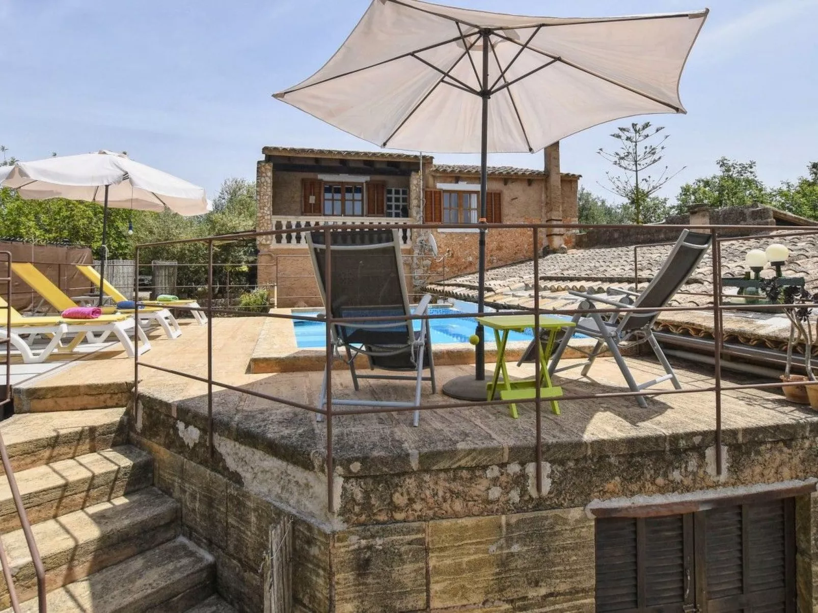 MONTSERRAT  ( SON PERETO ) - Draußen