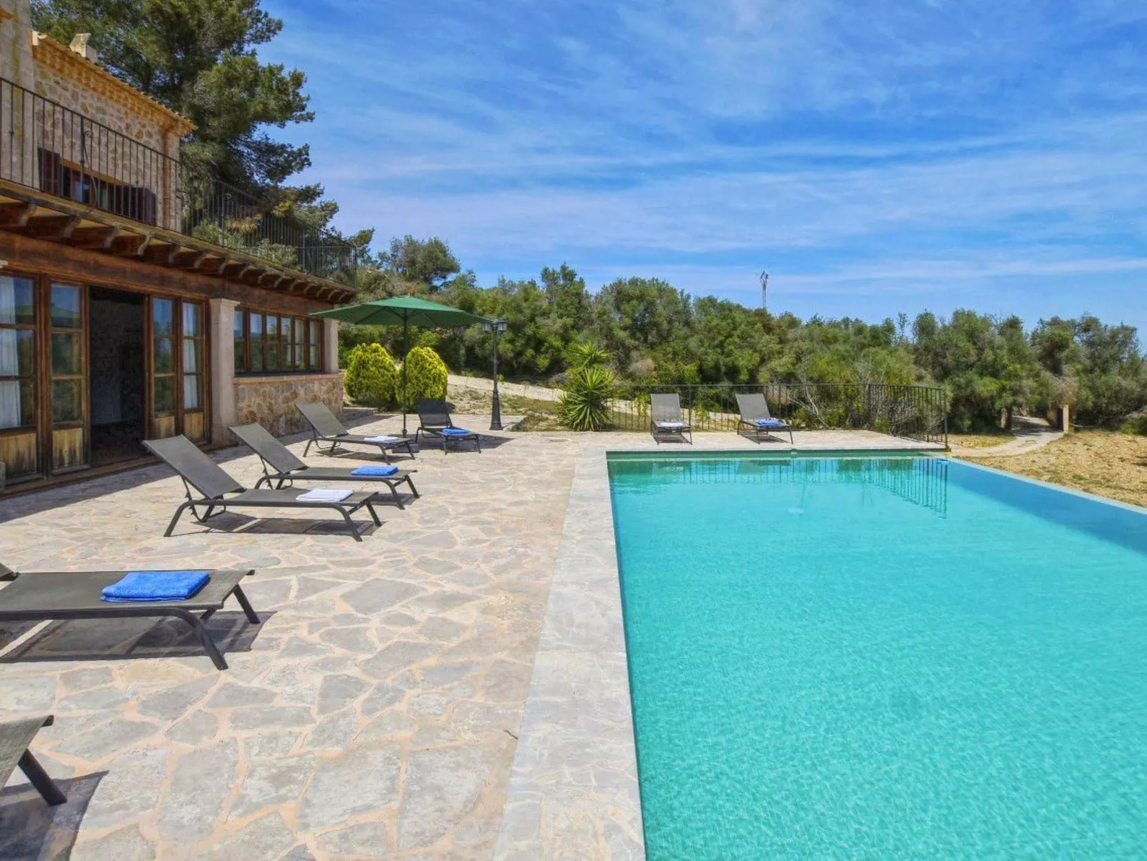 Ferienvilla mit Garten, Grill und Terrasse - Draußen