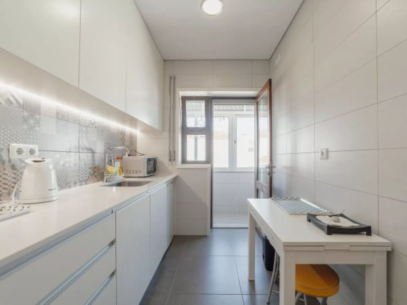 DOWNTOWN DESIGN WITH BALCONY by VACATIONY - Inside