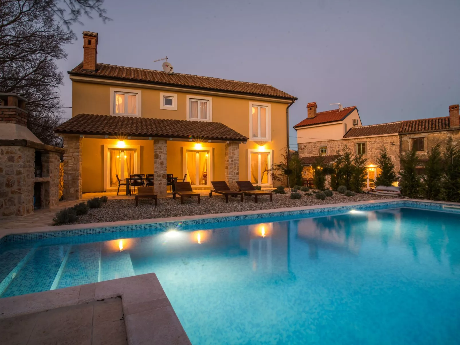 Eine luxuriöse Villa "Maslina" mit Pool und Grill - Dehors