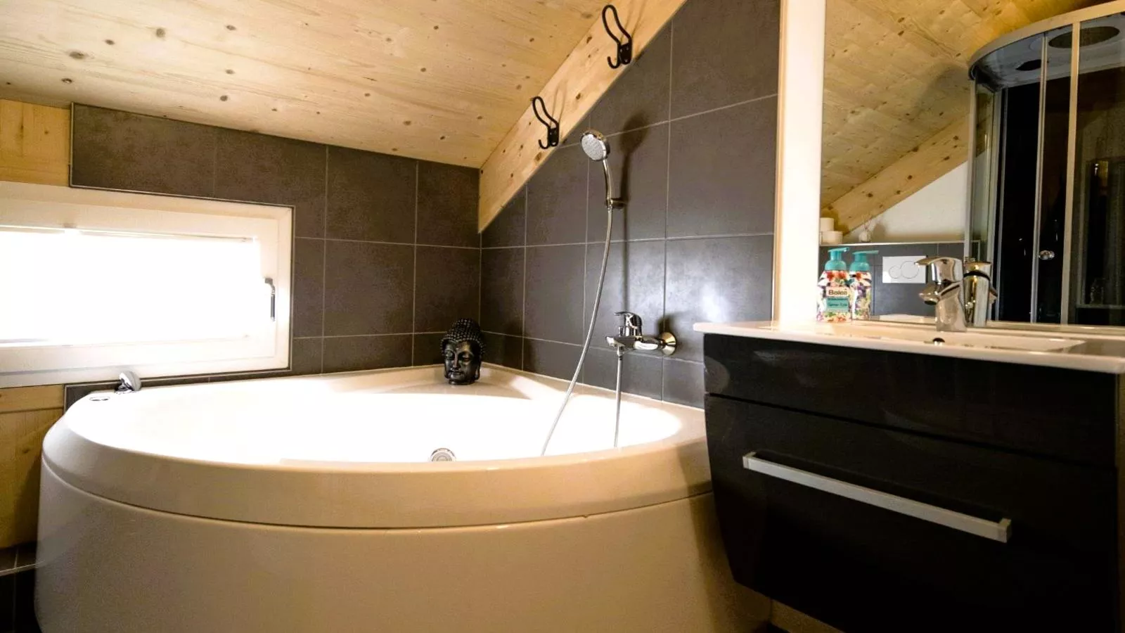 Murau 18-Badezimmer