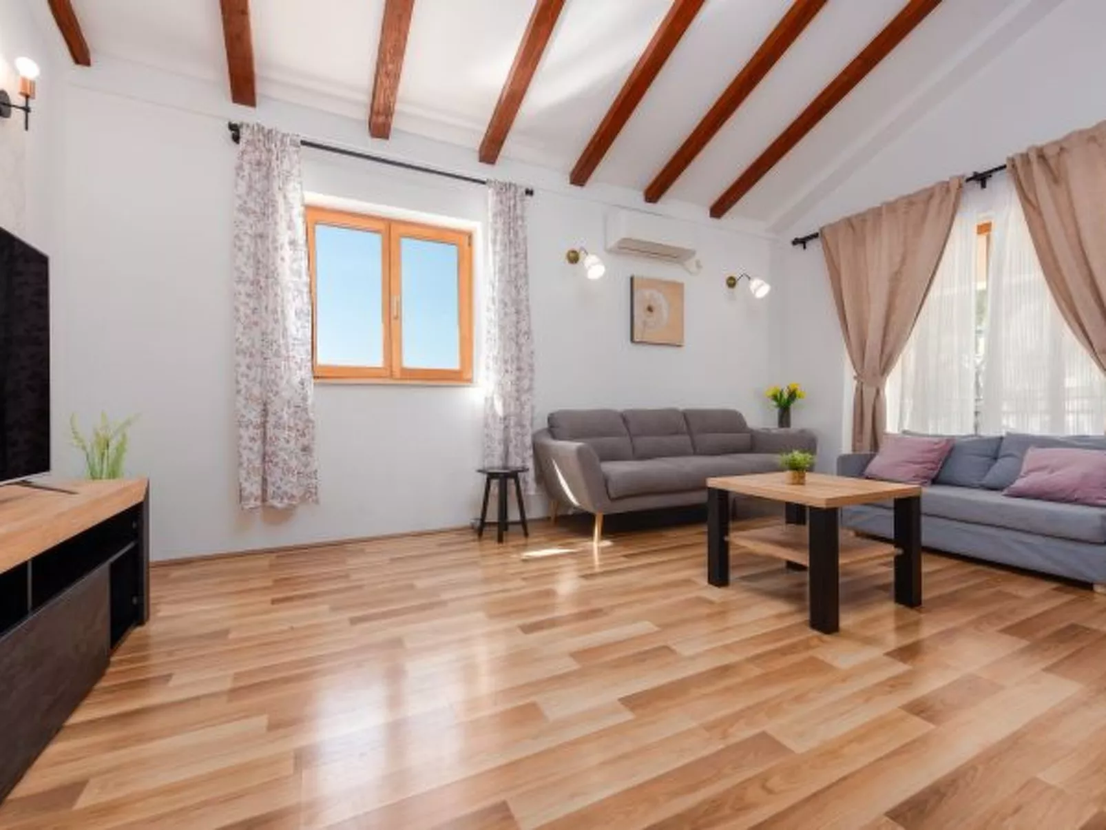 Holiday house Tina with jacuzzi and pool - Image-tags.info