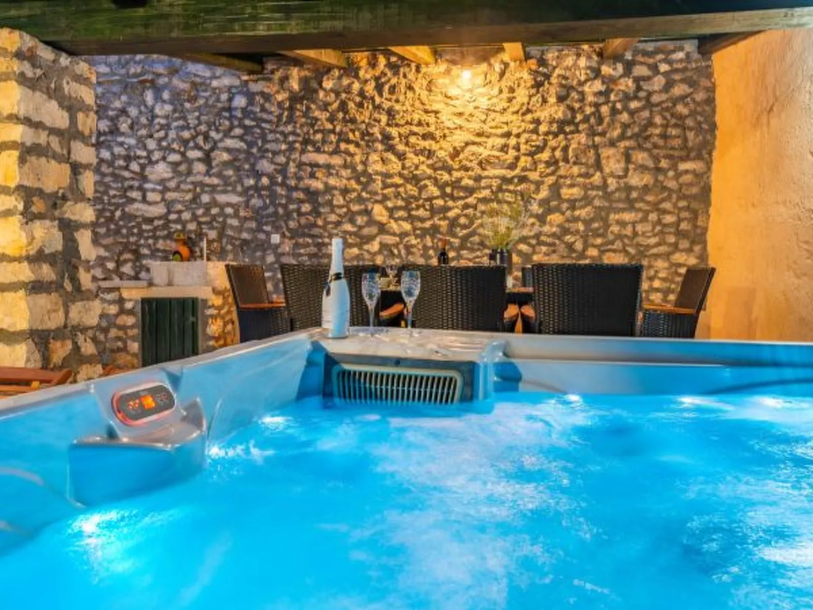 Stone Holiday house Zara with jacuzzi - Image-tags.info