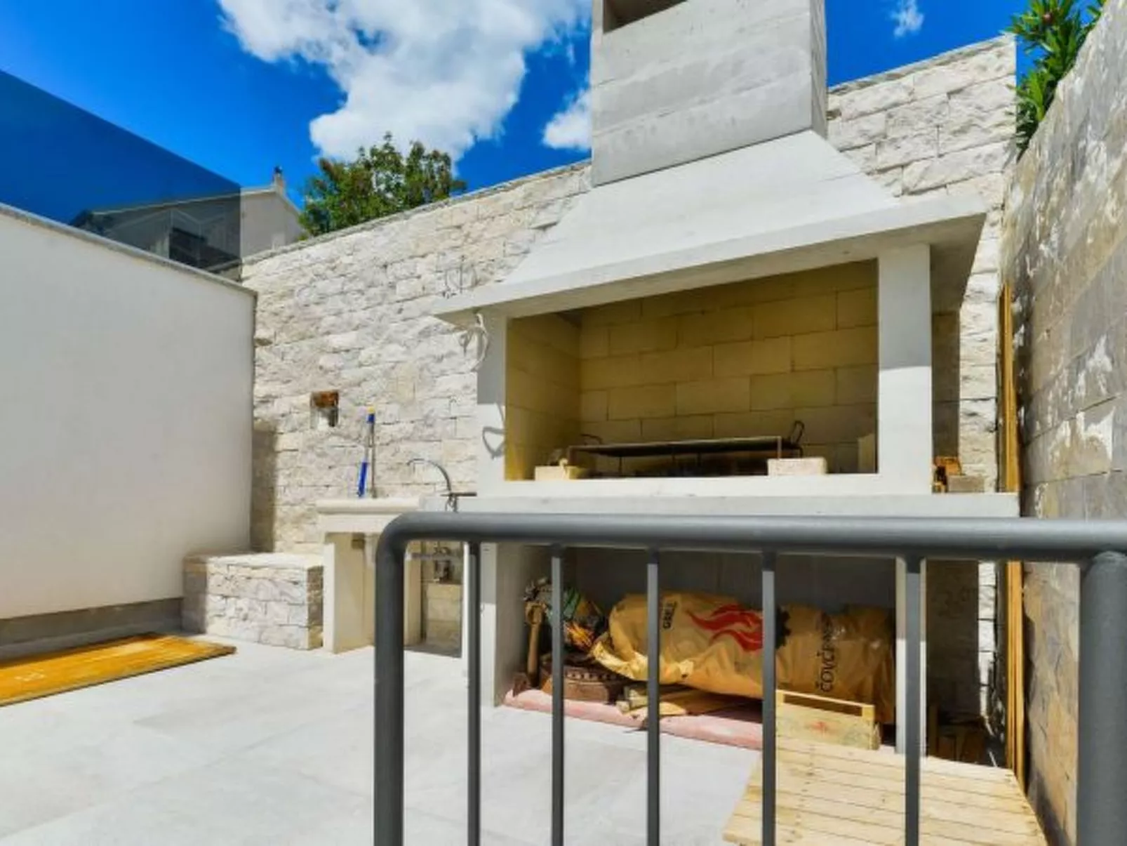 Modern Villa Futura with pool - Draußen