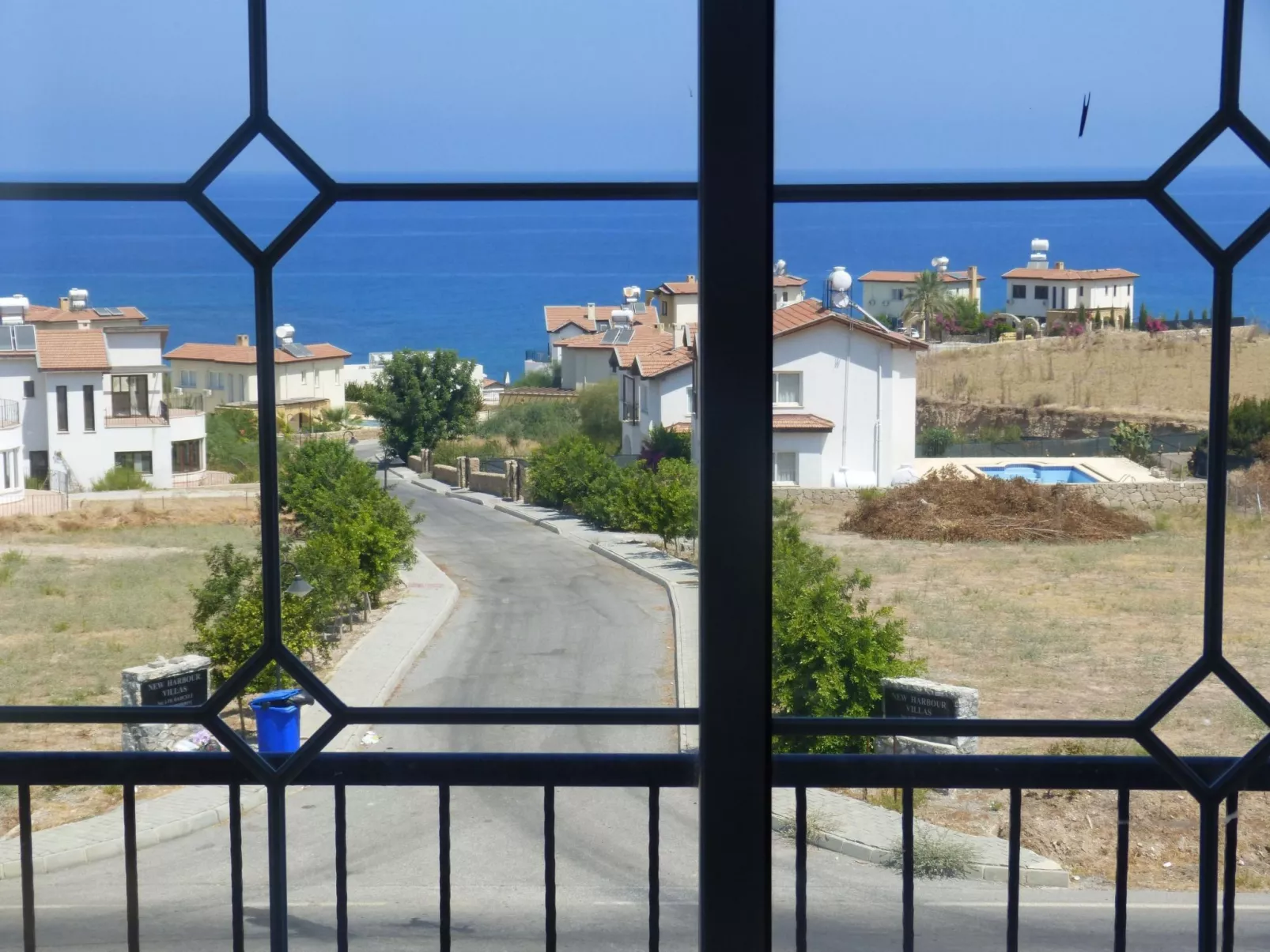 Ferienvilla mit Blick auf das Wasser - Draußen