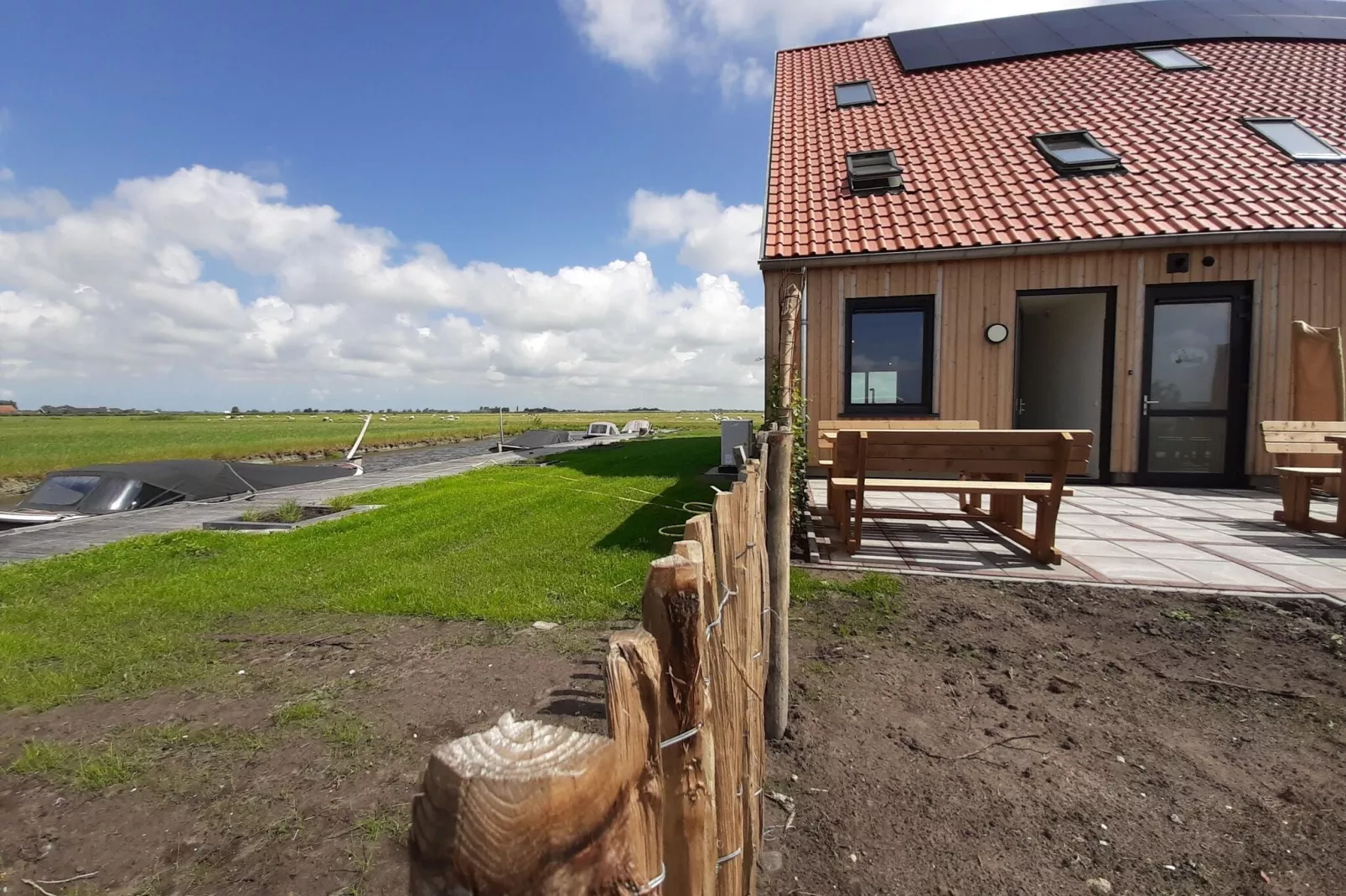 Friese Villa 1 in Leons-Exterior summer