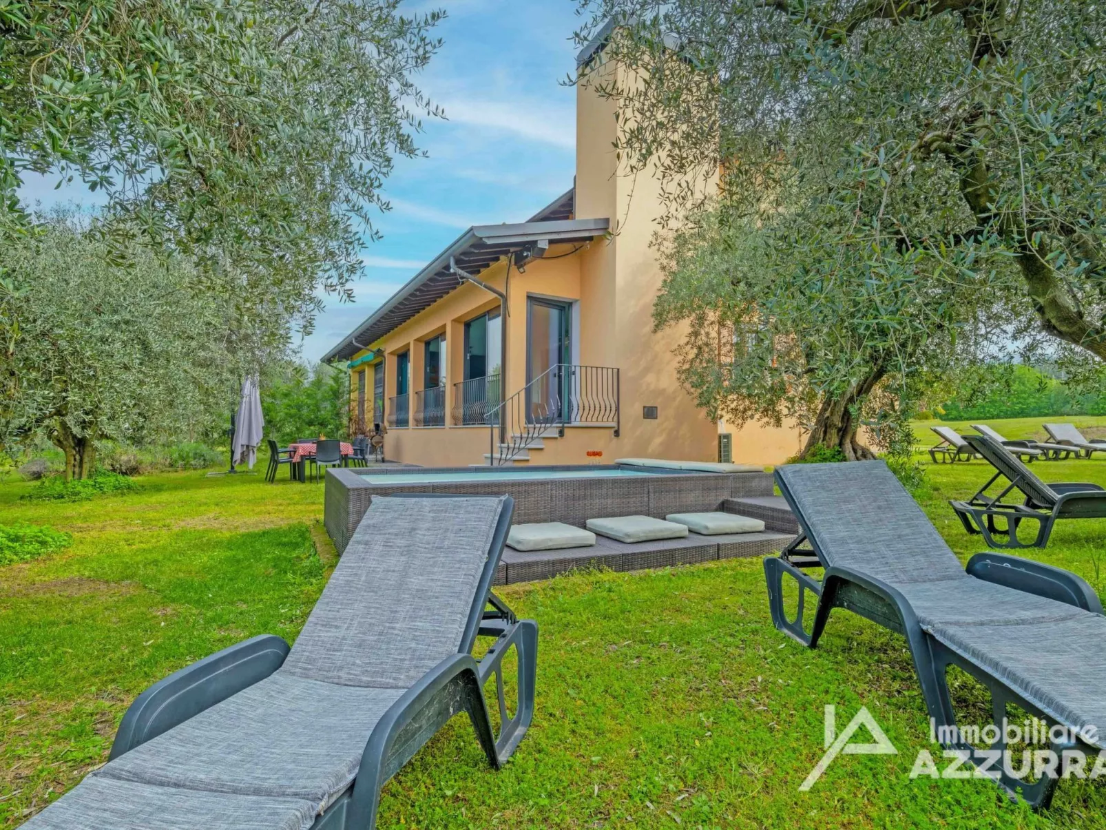 Villa i Roccoli, zwischen Olivenbäumen mit priva - Image-tags.info