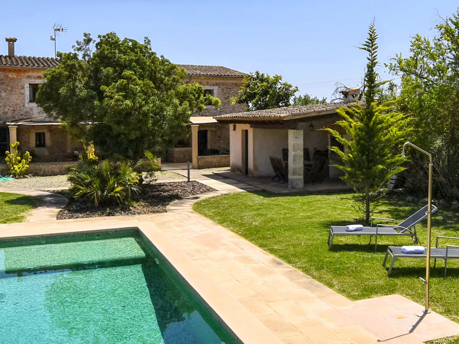 Restauriertes Landhaus in Búger - Outside