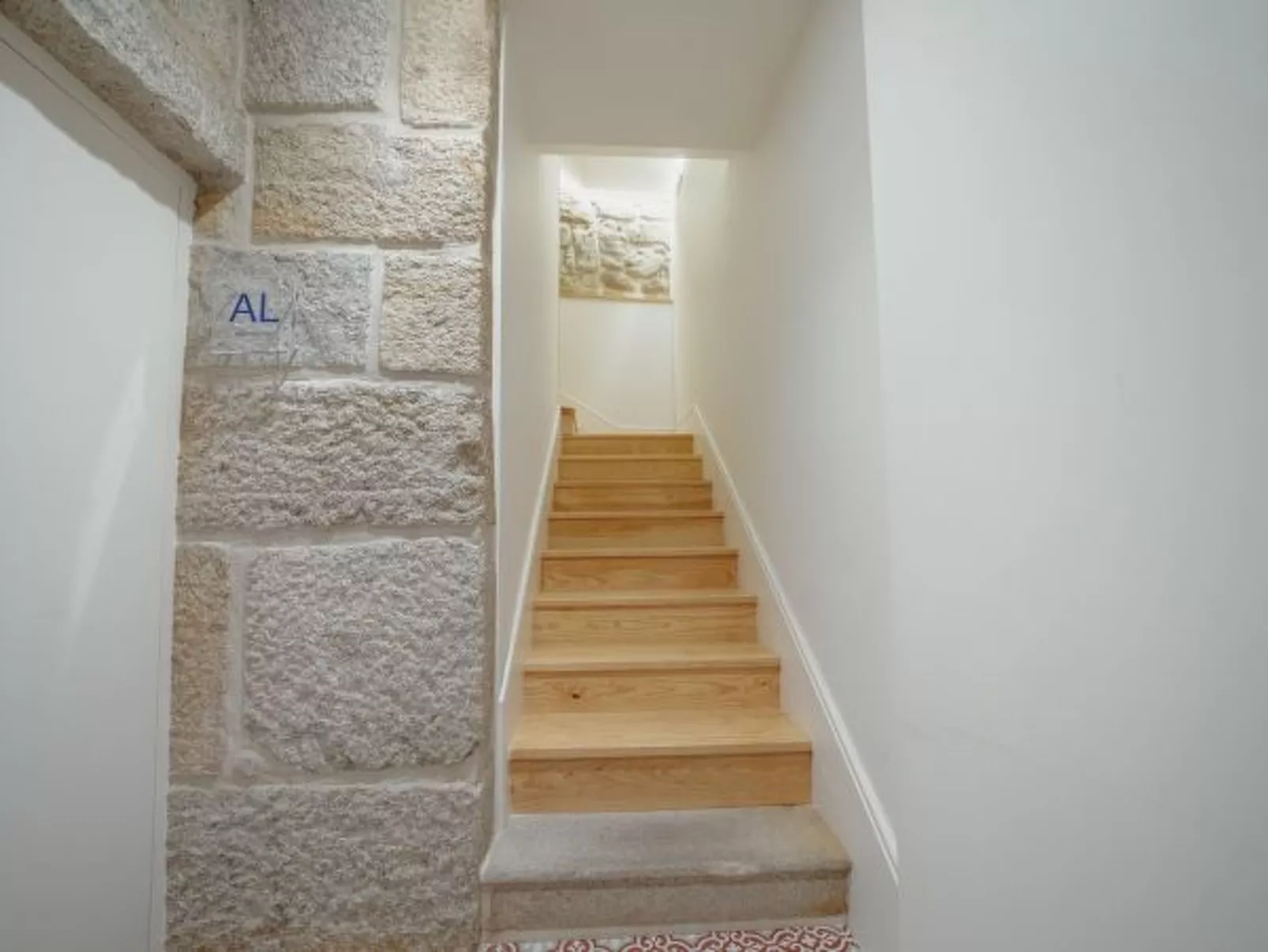 DOWNTOWN CLERIGOS with RIVER VIEW by VACATIONY - Inside